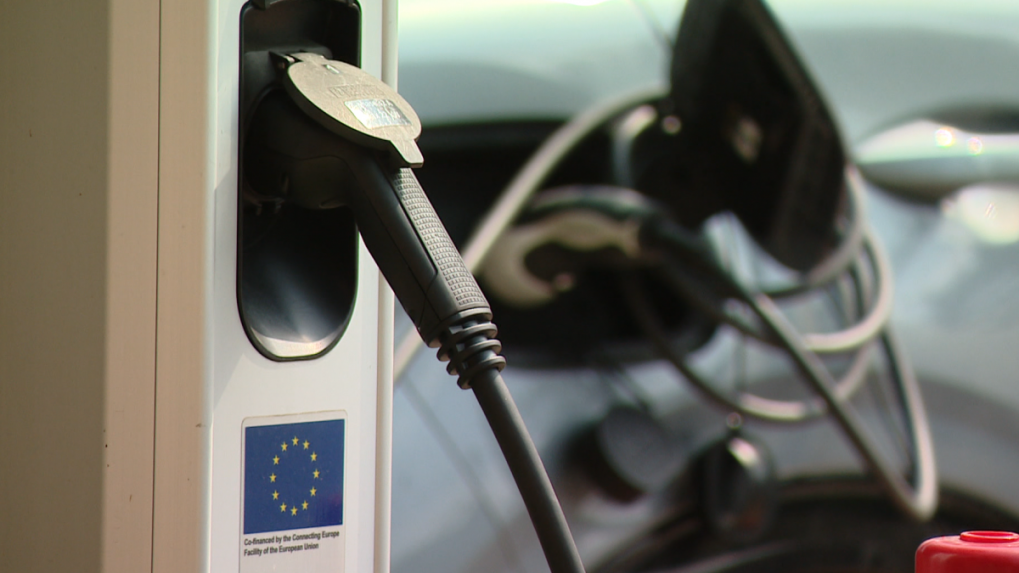 Tempo výstavby nabíjačiek pre elektromobily u nás stále zaostáva, sme za európskym priemerom