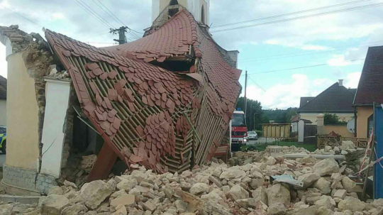 Pri rekonštrukcii kaplnky v Nedašovciach sa zranila jedna osoba.