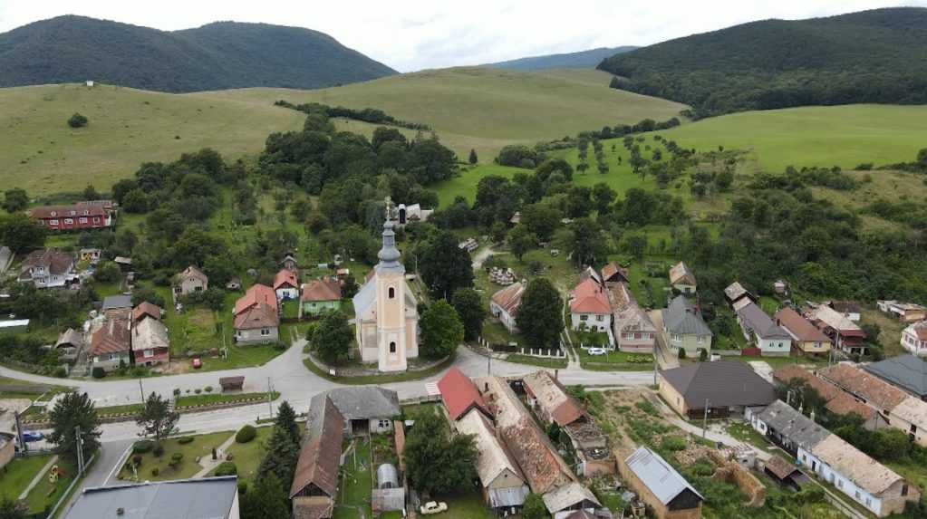 Nepomáhali im ani čerpadlá, voda im vyvalila dvere. V obci na Gemeri rátajú škody po prívalových povodniach