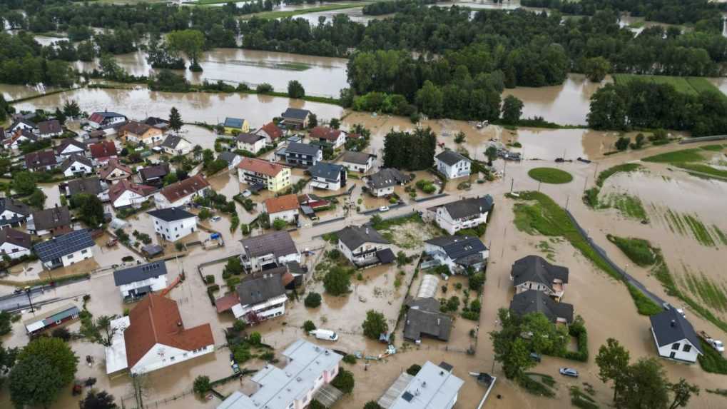 FOTO: Katastrofické počasie v Slovinsku pokračuje. Pre pretrhnutú hrádzu museli evakuovať stovky ľudí