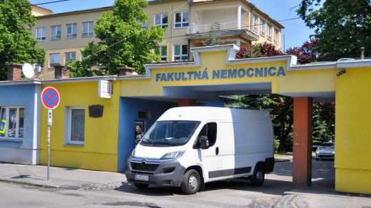 Na snímke vchod do Fakultnej nemocnice Trnava.