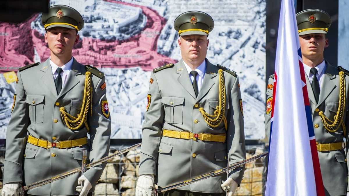 Vojaci OzbrojenÃƒÂ½ch sÃƒÂ­l SR.