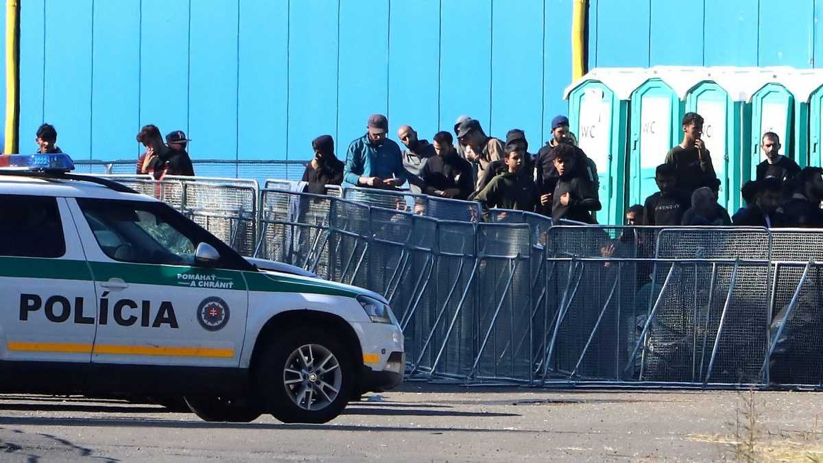 Nav&aacute;žanie neleg&aacute;lnych migrantov na hranice: Smer chce podať trestn&eacute; ozn&aacute;menie na &Oacute;dora, maďarsk&aacute; strana dod&aacute; d&ocirc;kazy