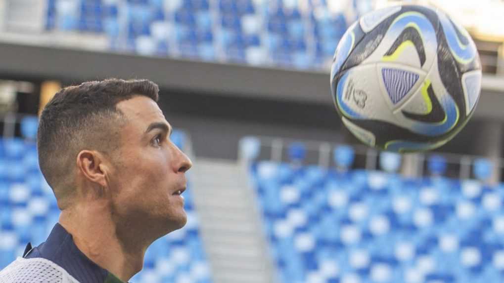 VIDEO: Ronaldo a jeho spoluhráči si vyskúšali trávnik na Tehelnom poli. Takto vyzeral ich tréning