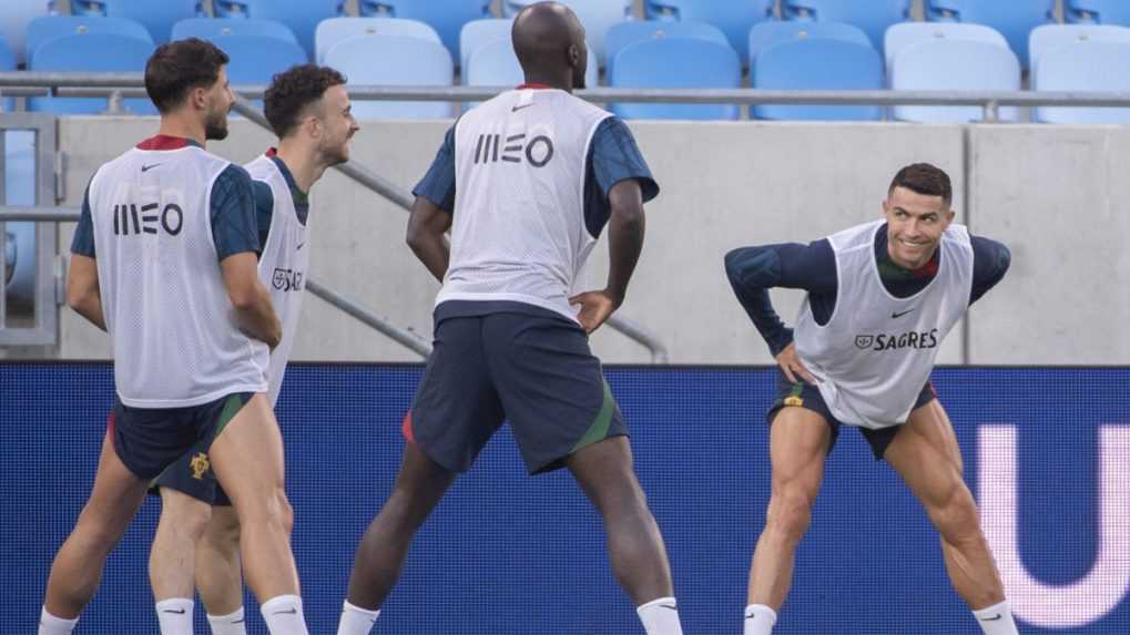 VIDEO: Ronaldo a jeho spoluhráči si vyskúšali trávnik na Tehelnom poli. Takto vyzeral ich tréning