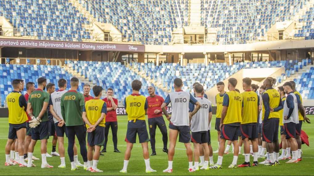 VIDEO: Ronaldo a jeho spoluhráči si vyskúšali trávnik na Tehelnom poli. Takto vyzeral ich tréning