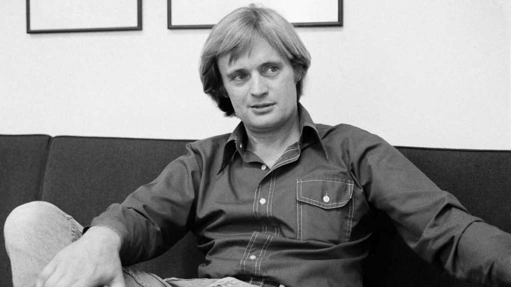 Zomrel britský herec David McCallum (†90), ktorého preslávili televízne seriály