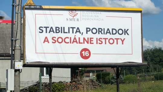 Na snímke billboard strany Smer