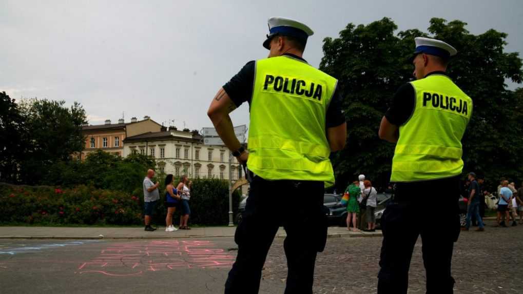 V Poľsku polícia nakrátko zadržala opozičnú poslankyňu, ktorá narušila predvolebný prejav premiéra