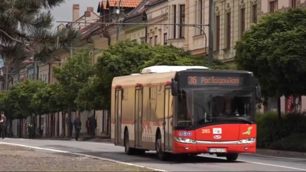 Prešov zaviedol novinku v mestskej doprave. Deti a mládež cestujú do školy len za jedno euro