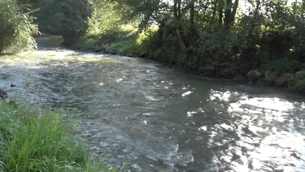 Ani po 19 mesiacoch sa nepodarilo vyriešiť znečistenie rieky Slaná. Stále do nej vyteká kontaminovaná voda