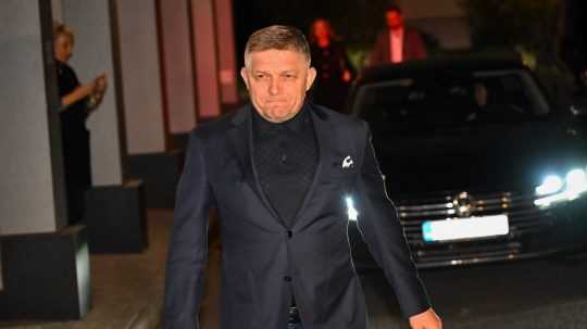 Predseda strany SMER-SD Robert Fico počas volebnej noci.