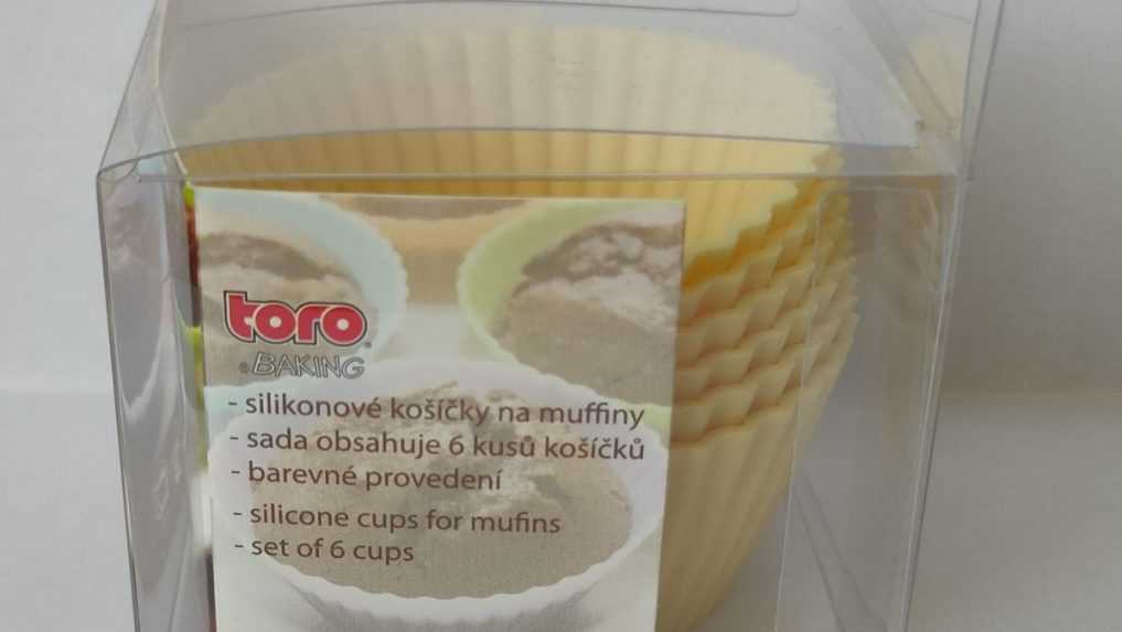 Úrad verejného zdravotníctva sťahuje z trhu pomôcku na pečenie. Uniká z nej viac látok, než je povolené