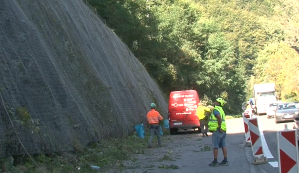 Motoristi sa musia opäť pripraviť na obmedzenia na ceste pod Strečnom