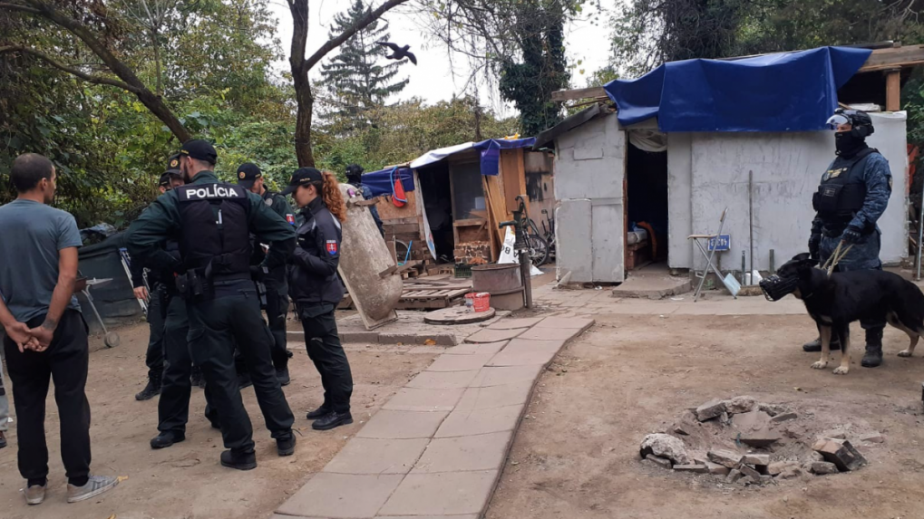 Zásah bol zameraný na kontrolu osôb v pátraní a rovnako kontrolu vecí, ktoré by mohli pochádzať z trestnej činnosti.