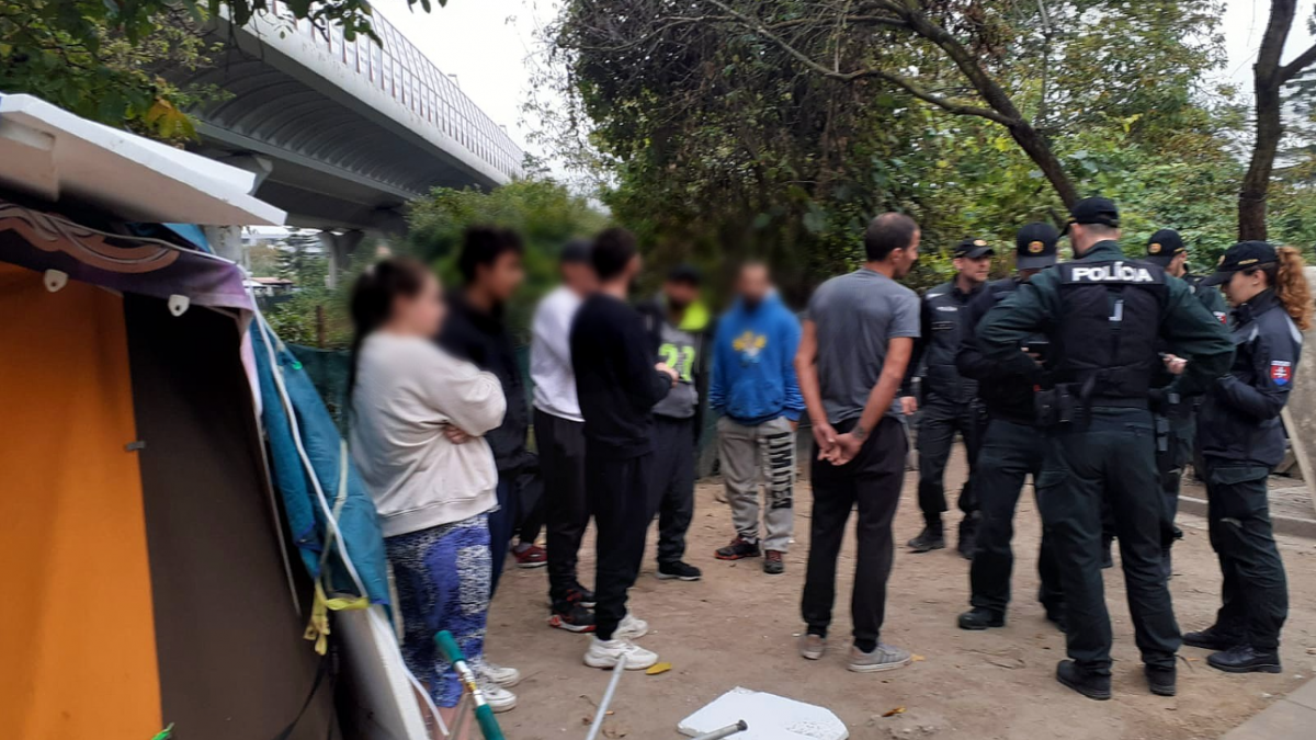 PoÃ„Âas doby trvania policajti skontrolovali celkovo 21 osÃƒÂ´b.