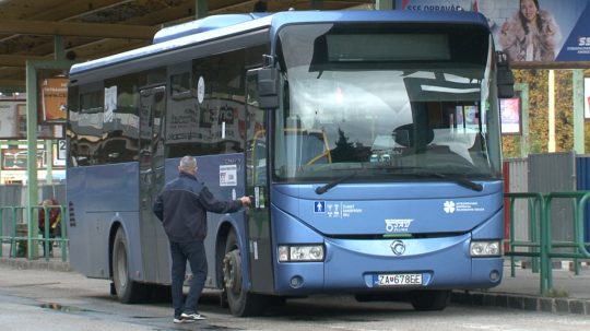 Ilustračná snímka vodiča autobusu.