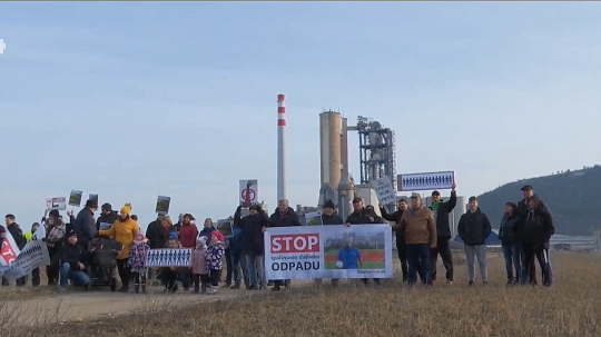 Občianske združenie protestuje proti cementárni v Turni nad Bodvou.