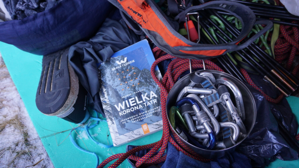 Horskí záchranári prešli danú lokalitu, avšak nenašli nikoho, komu by nájdené veci patrili.