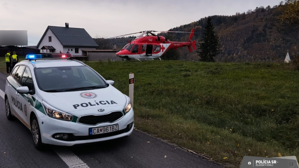 Pol&iacute;cia v &uacute;seku hlavn&eacute;ho dopravn&eacute;ho ťahu medzi Čadcou a Žilinou dokumentuj&uacute; v&aacute;žnu dopravn&uacute; nehodu.