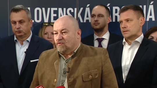 Na snímke zľava predseda SNS Andrej Danko, Rudolf Huliak a Tomáš Taraba.