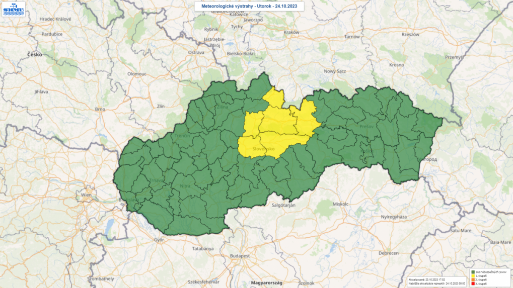 Mapa Slovenska s meteorologickou výstrahou pred silným vetrom na horách.