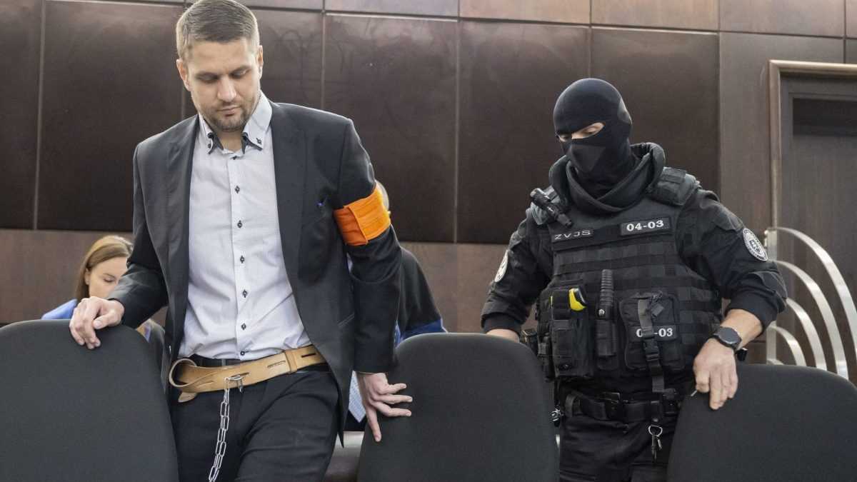 Ob&Atilde;&Acirc;&frac34;alovan&Atilde;&Acirc;&frac12; Adam Pu&Atilde;&Acirc;&iexcl;k&Atilde;&Acirc;&iexcl;r si sad&Atilde;&Acirc;&iexcl; v s&Atilde;&Acirc;&ordm;dnej sieni na Mestskom s&Atilde;&Acirc;&ordm;de Bratislava I.