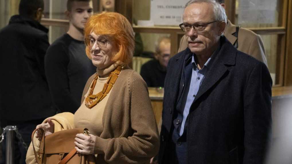 Rodičia zavraždeného študenta Daniela Tupého prichádzajú na súdne pojednávanie.