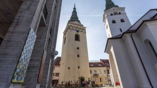 Burianova veža a Katedrála Najsvätejšej Trojice v Žiline.