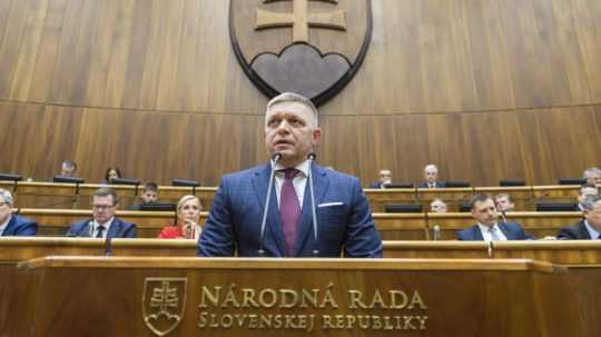 Predseda vlády Robert Fico vystupuje v Národnej rade SR.