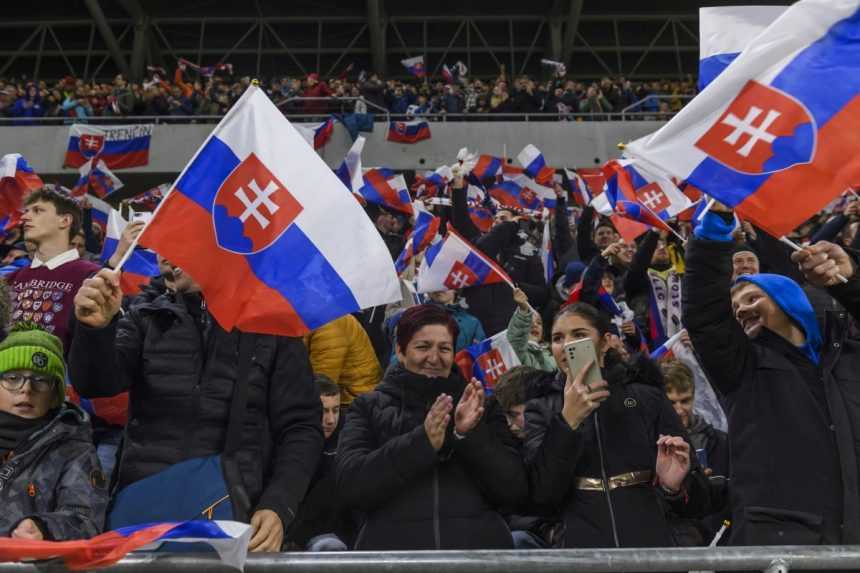 Na snímke slovenskí fanúšikovia na Tehelnom poli.