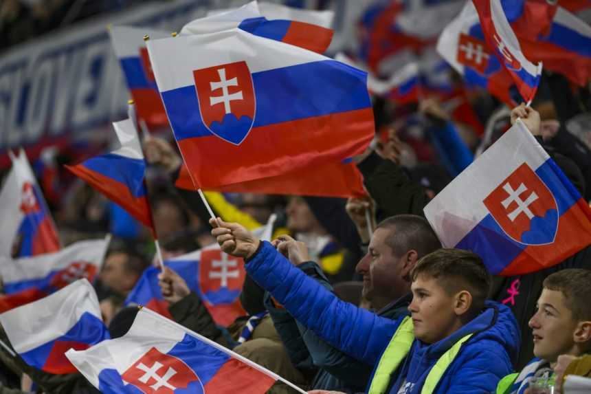 Na snímke slovenskí fanúšikovia na Tehelnom poli.