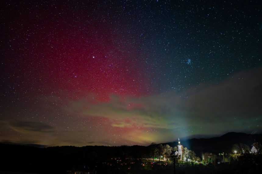 Zmeškali ste nedeľné divadlo na oblohe? Polárna žiara môže byť viditeľná znova, potvrdil astronóm