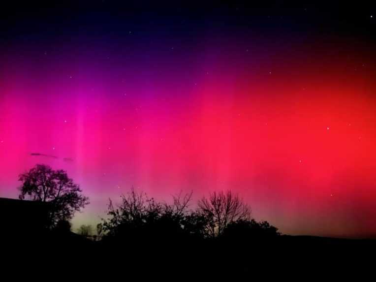 Zmeškali ste nedeľné divadlo na oblohe? Polárna žiara môže byť viditeľná znova, potvrdil astronóm