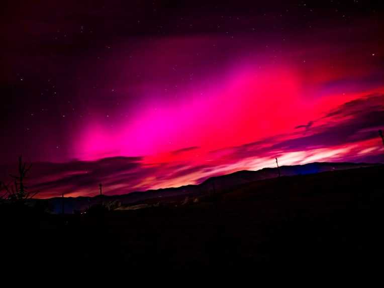 Zmeškali ste nedeľné divadlo na oblohe? Polárna žiara môže byť viditeľná znova, potvrdil astronóm