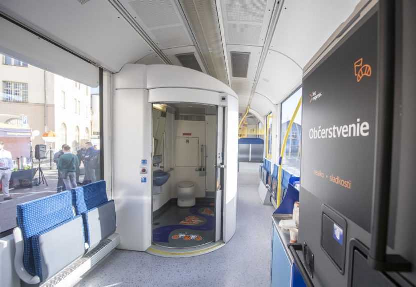 Interiér vlaku nového dopravcu Leo Express.