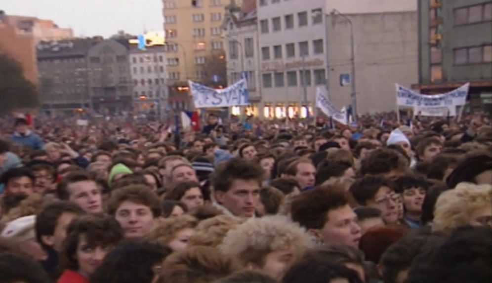 Ženy novembra 89 nevarili iba kávu: O revolúcii rozprávajú viac muži, dôležité však boli aj ženy. Jednou z nich je Darina Kárová