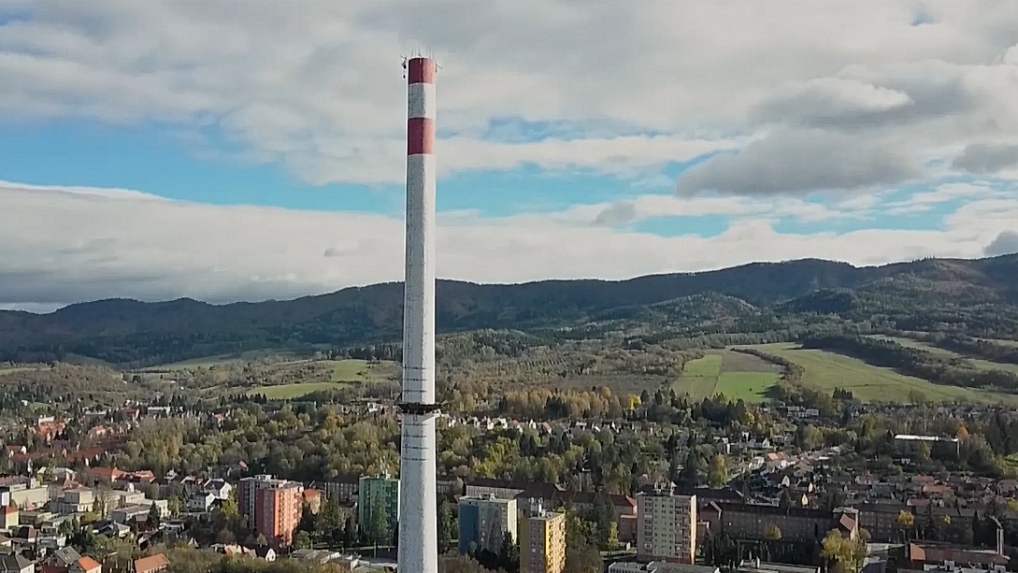 Panoráma mesta Handlová sa čoskoro zmení. Jednu z dominánt začali likvidovať