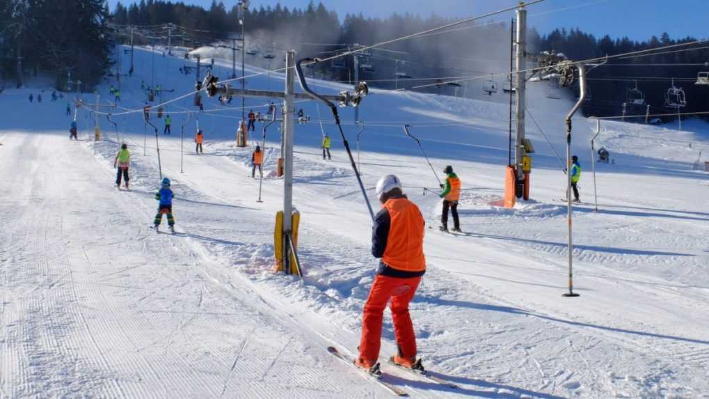 Oteplenie spôsobilo úbytok snehu. Zisťovali sme, ako sú na tom lyžiarske strediská