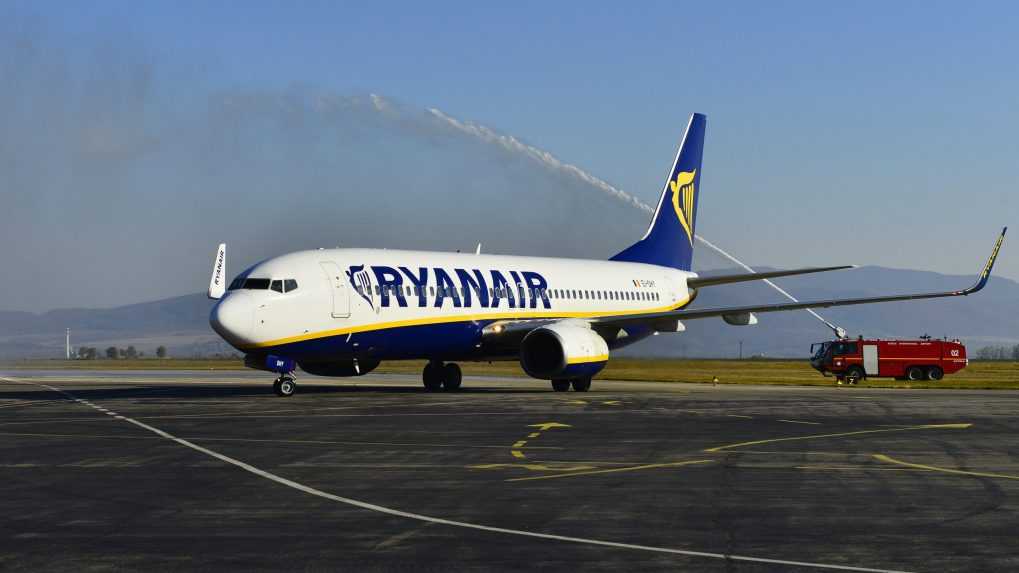 Letecká spoločnosť Ryanair chce zaviesť limit na alkoholické nápoje pre pasažierov