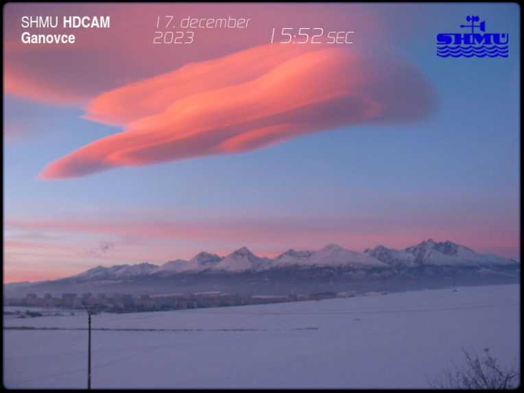 Lenticularis z kamery SHMÚ v Gánovciach.