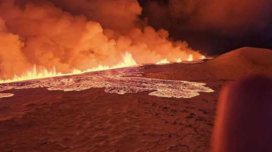 Na snímke erupcia na Islande.