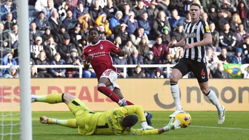 Newcastle s Dúbravkom nestačil na Nottingham, Slováka v bránke trikrát prekonal Wood