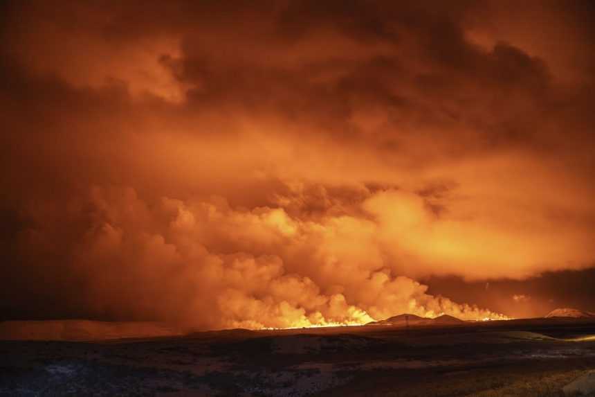 Na snímke erupcia na Islande.