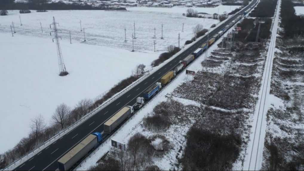 Autodopravcovia už druhý deň blokujú hraničný priechod Vyšné Nemecké. Ministerstvo dopravy to rešpektuje