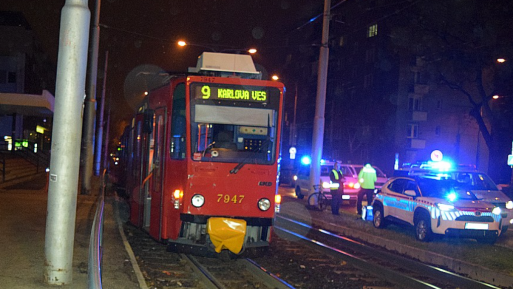 Nehoda sa stala vo štvrtok krátko po 20.00 h na Miletičovej ulici.