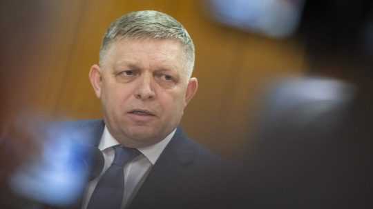 Premiér Robert Fico (Smer-SD).