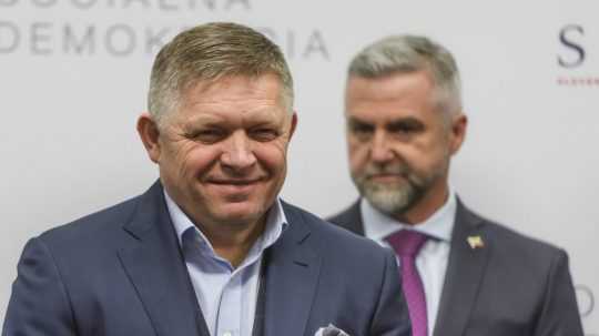 Premiér Robert Fico (Smer-SD) a Tibor Gašpar (vpravo).