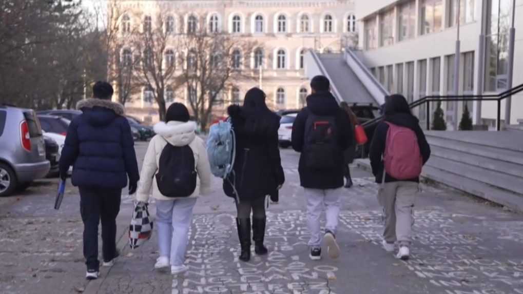 Prišli za vidinou lepšieho života, teraz im hrozí vyhostenie. Sny zahraničných študentov na Slovensku sa zmenili na nočnú moru