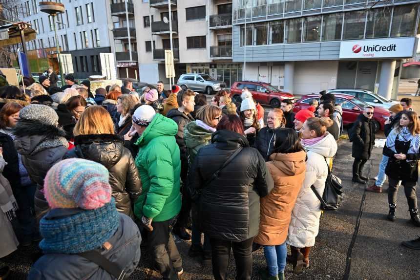 Zamestnanci UniCreditu vstúpili do štrajku. Bojujú za lepšie platy